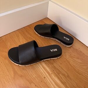 ❌SOLD❌ NWOT MIA Black Elsie Slide Sandals, size 8